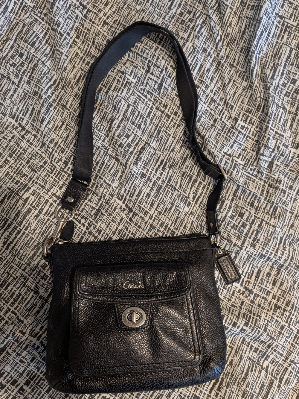 Coach Park Campbell Turnlock Swingpack Black Pebbled Leather Crossbody